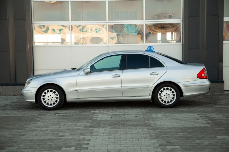 Mercedes-Benz E 220